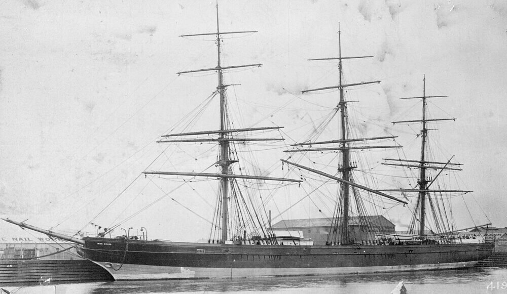 Capitales de Oceanía: Lista Completa de las 14 Capitales The Iron Cross at an unknown port