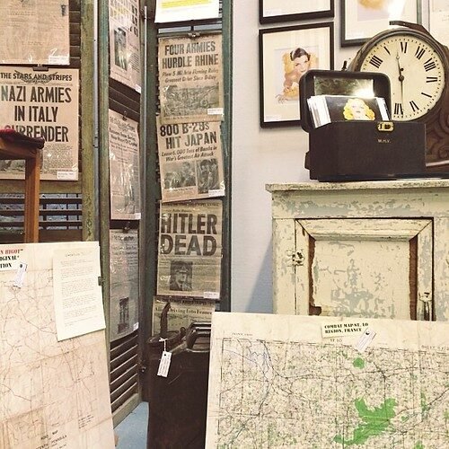 Banderas de Europa: Las 50 Banderas del Continente Europeo Have you checked out one of our newer booths, #militariaatparis? Tons of flags, posters, and history! We're open! Come check it out.