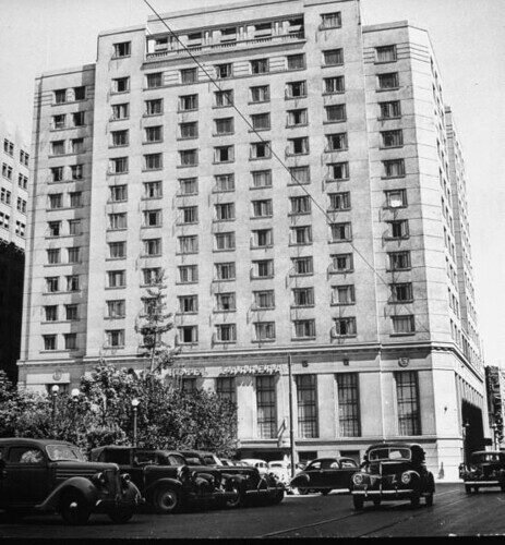 Hotel Carrera en la Plaza de la Constitucion. el bar, fabuloso esta en la terraza.