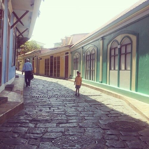 Explorador urbano #Guayaquil #Ecuador #historia #history #antigüedad #arquitectura #antique #child #street #boy #cities #urban #explorer