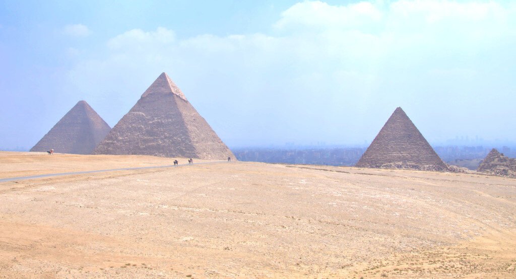 Egipto: Mapa, Bandera y Datos del País PIRAMIDES DE KEOPS KEFREN Y MICERINOS MESETA DE GHIZA EGIPTO 8430 18-8-2018