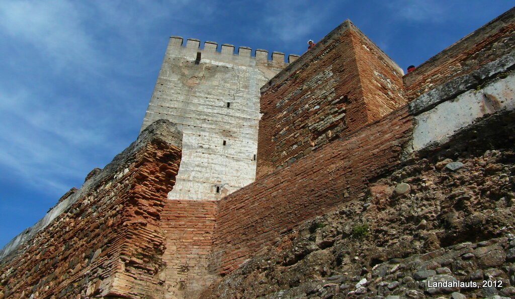 Historia de Europa: De la Antigüedad a la Unión Europea Camino de ronda de la Alcazaba