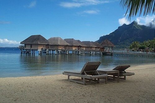 Polinesia: Países, Mapa y Datos de la Región Playa Pointe Raititi en Bora Bora