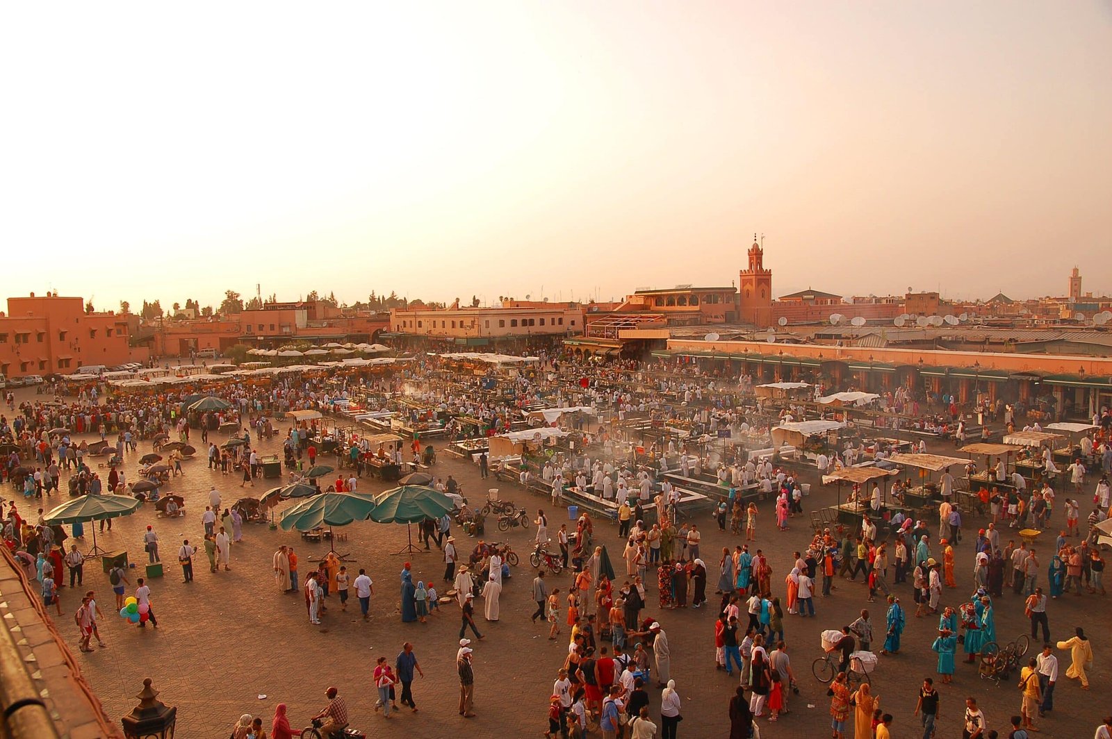 Plaza Jemaa el-Fna de Marrakech al atardecer, Patrimonio de la Humanidad