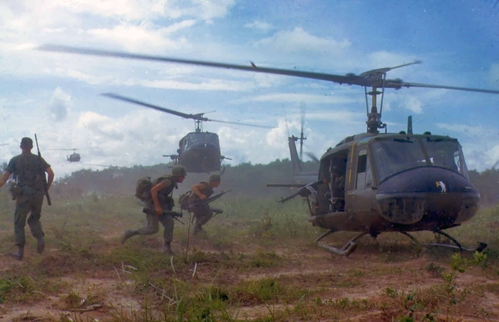 Helicópteros UH-1D durante la guerra de Vietnam, 1966